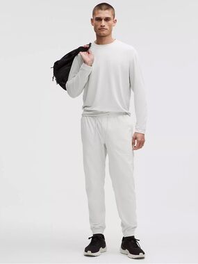 LULULEMON license to train joggers Men- NEW
